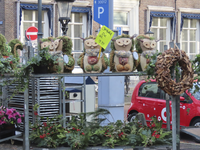 851529 Afbeelding van een kraam op de bloemen- en plantenmarkt op het Janskerkhof te Utrecht, waar onder andere ...